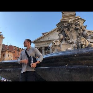 Meet your Posher, Ilia